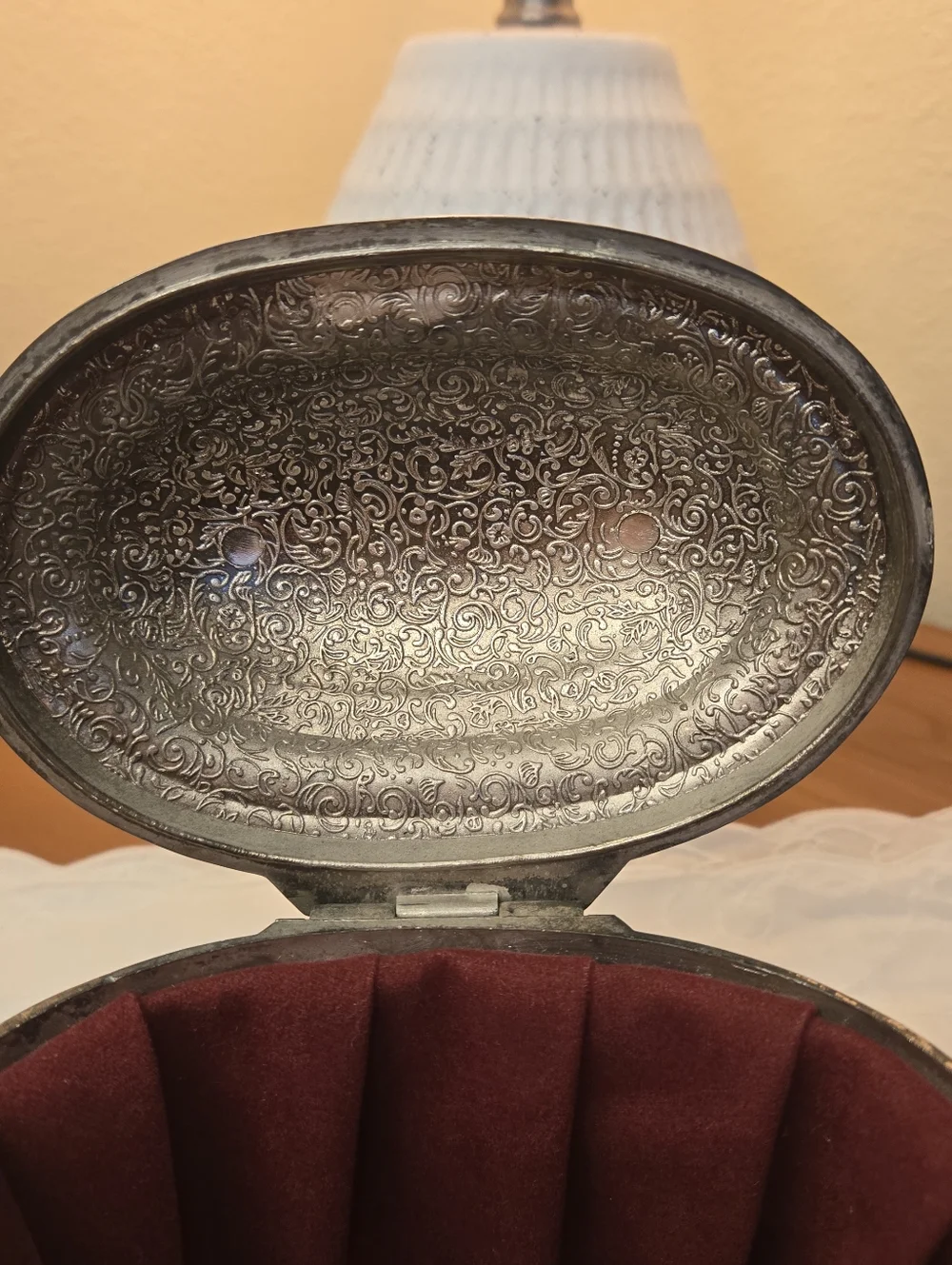 Antique-Style Decorative Trinket Box in Aged Silver Plated Oval Jewelry Box - Picture 8 of 10